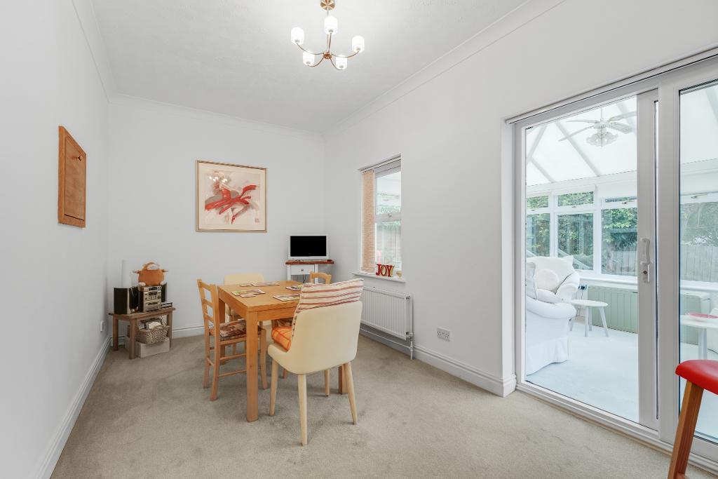 3 Bedroom Detached Bungalow for Sale in Milton Keynes, MK5 6EN