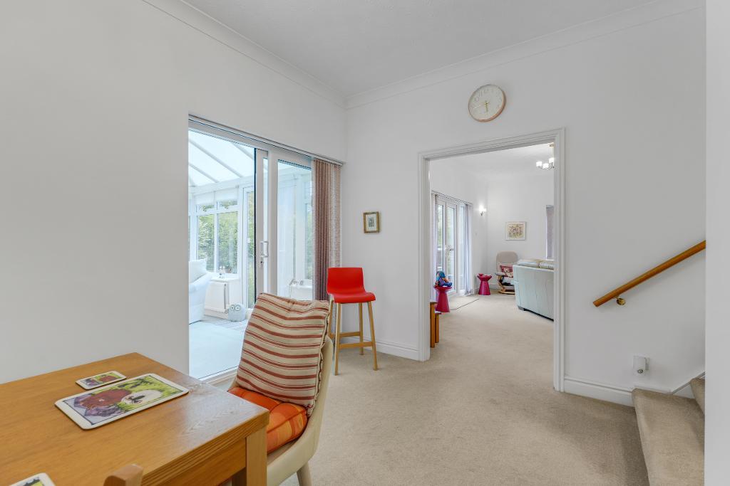 3 Bedroom Detached Bungalow for Sale in Milton Keynes, MK5 6EN