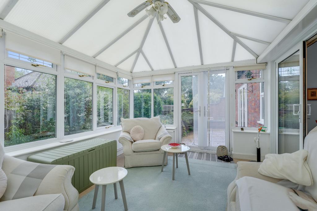 3 Bedroom Detached Bungalow for Sale in Milton Keynes, MK5 6EN