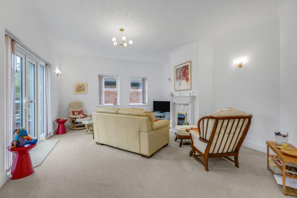 3 Bedroom Detached Bungalow for Sale in Milton Keynes, MK5 6EN