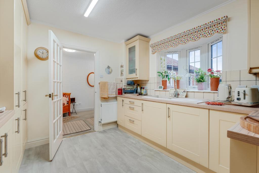 3 Bedroom Detached Bungalow for Sale in Milton Keynes, MK5 6EN