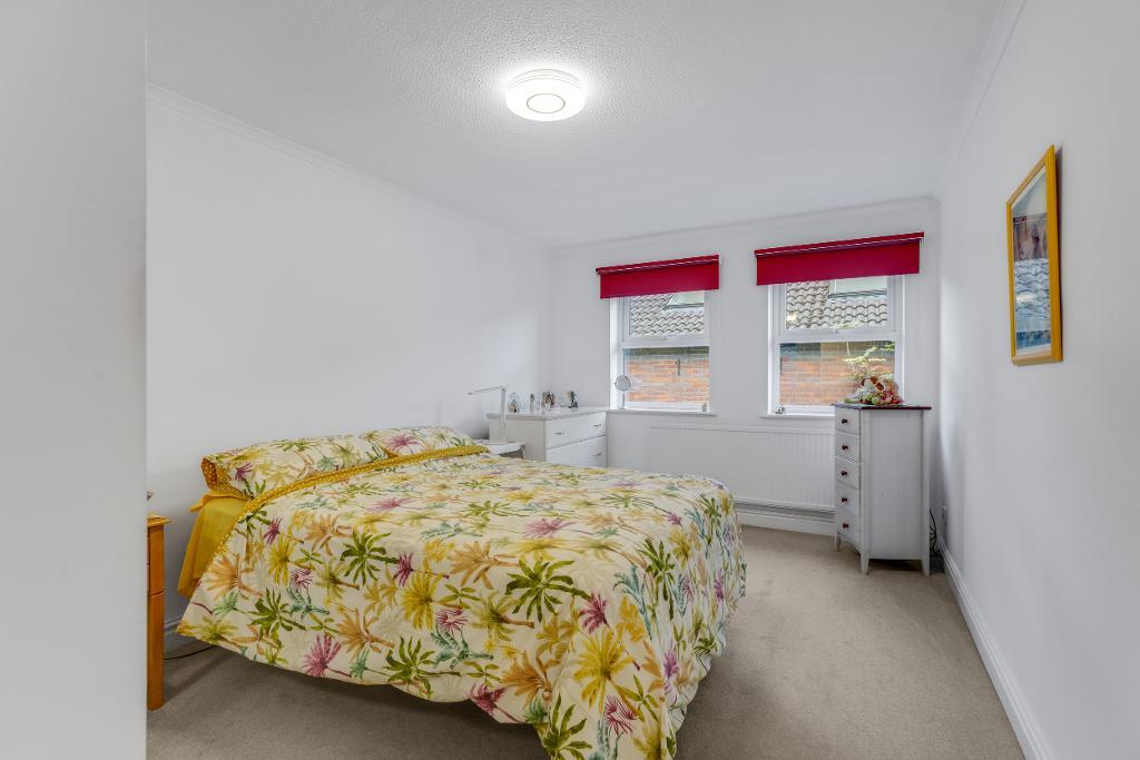3 Bedroom Detached Bungalow for Sale in Milton Keynes, MK5 6EN