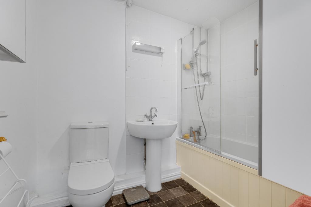 3 Bedroom Detached Bungalow for Sale in Milton Keynes, MK5 6EN