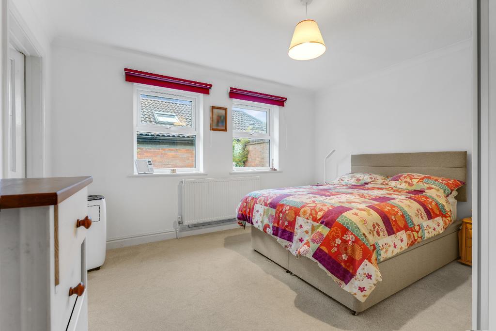 3 Bedroom Detached Bungalow for Sale in Milton Keynes, MK5 6EN