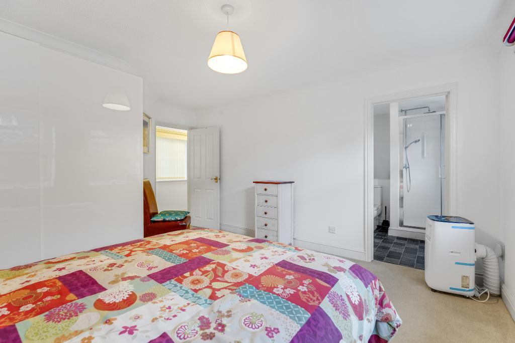 3 Bedroom Detached Bungalow for Sale in Milton Keynes, MK5 6EN