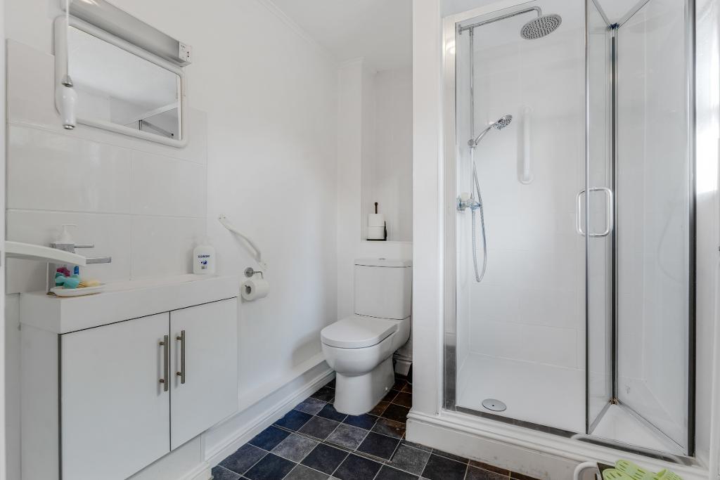 3 Bedroom Detached Bungalow for Sale in Milton Keynes, MK5 6EN
