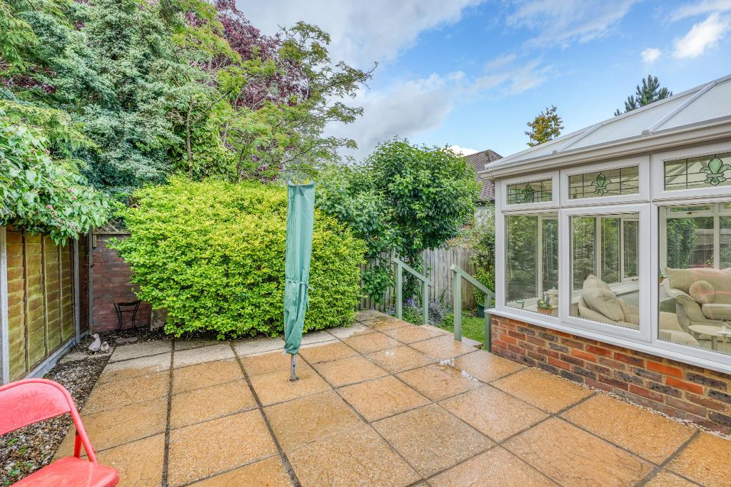 3 Bedroom Detached Bungalow for Sale in Milton Keynes, MK5 6EN