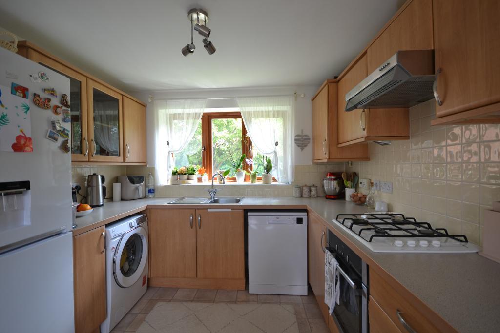 3 Bedroom Link Semi-Detached to Rent in Milton Keynes, MK4 4GJ