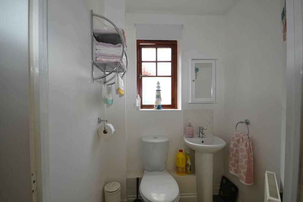 3 Bedroom Link Semi-Detached to Rent in Milton Keynes, MK4 4GJ