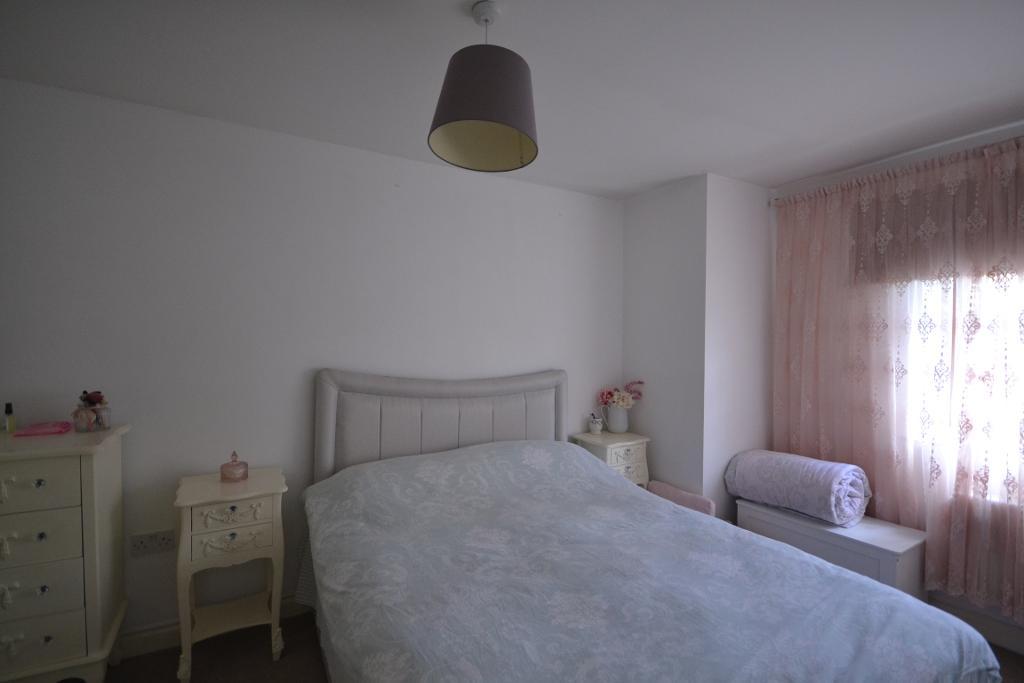 3 Bedroom Link Semi-Detached to Rent in Milton Keynes, MK4 4GJ