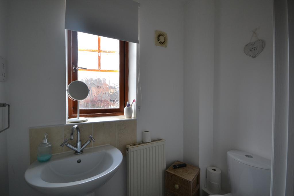 3 Bedroom Link Semi-Detached to Rent in Milton Keynes, MK4 4GJ