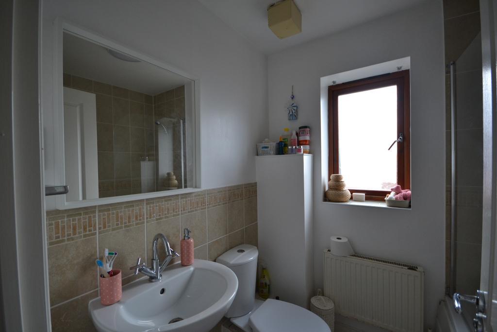 3 Bedroom Link Semi-Detached to Rent in Milton Keynes, MK4 4GJ