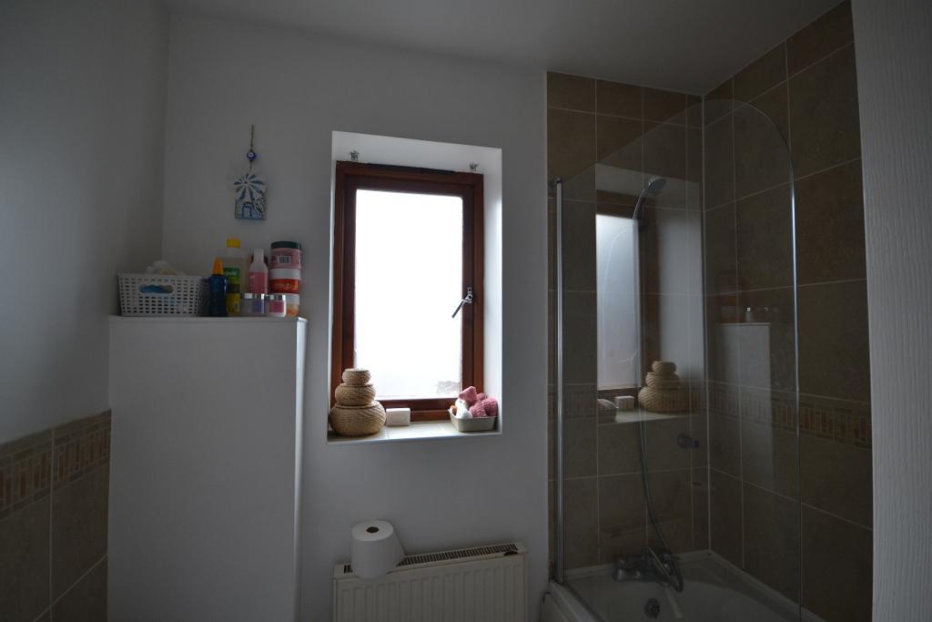 3 Bedroom Link Semi-Detached to Rent in Milton Keynes, MK4 4GJ