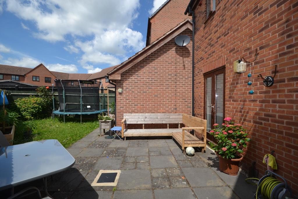 3 Bedroom Link Semi-Detached to Rent in Milton Keynes, MK4 4GJ