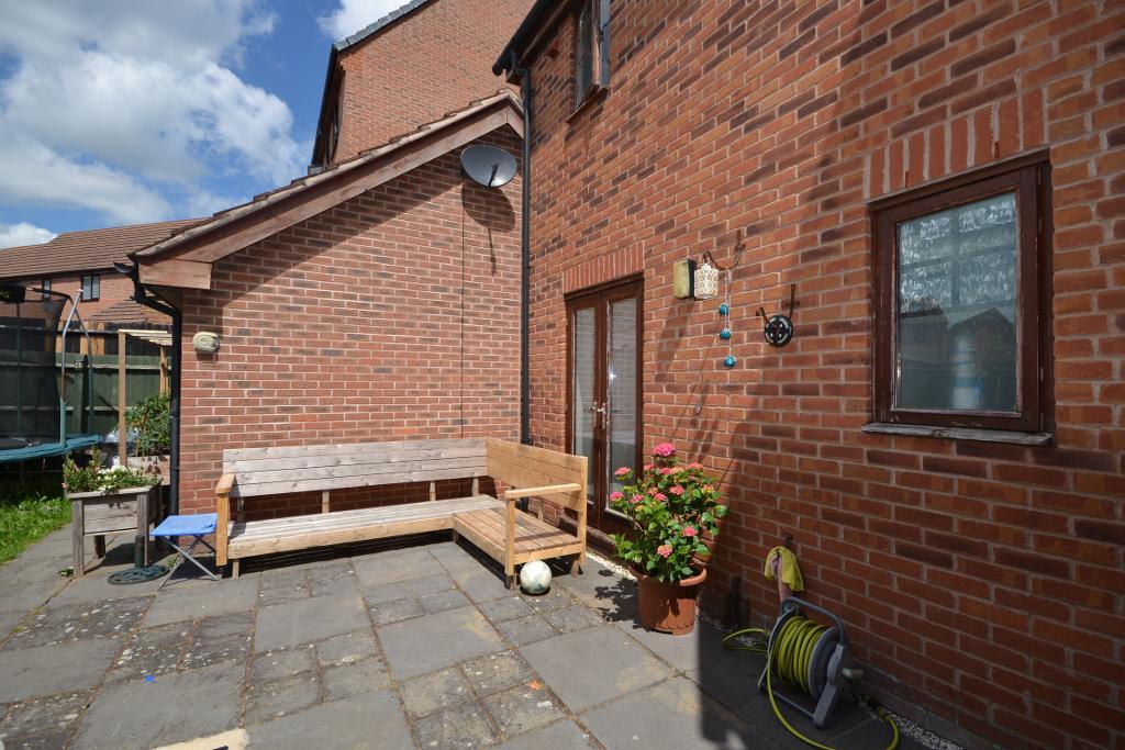 3 Bedroom Link Semi-Detached to Rent in Milton Keynes, MK4 4GJ