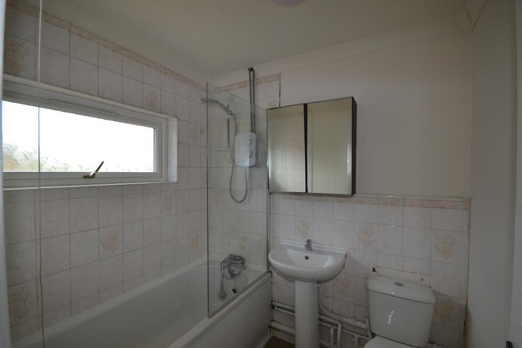 3 Bedroom Detached to Rent in Milton Keynes, MK8 9AR