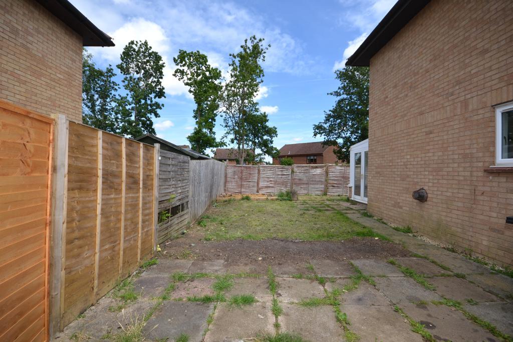 3 Bedroom Detached to Rent in Milton Keynes, MK8 9AR