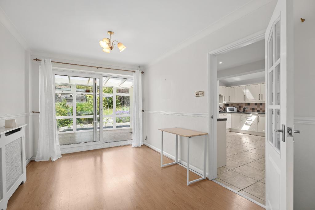 4 Bedroom Detached for Sale in Milton Keynes, MK3 7SH