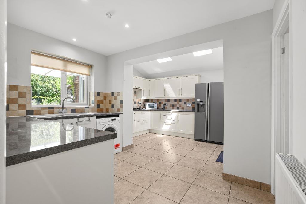 4 Bedroom Detached for Sale in Milton Keynes, MK3 7SH