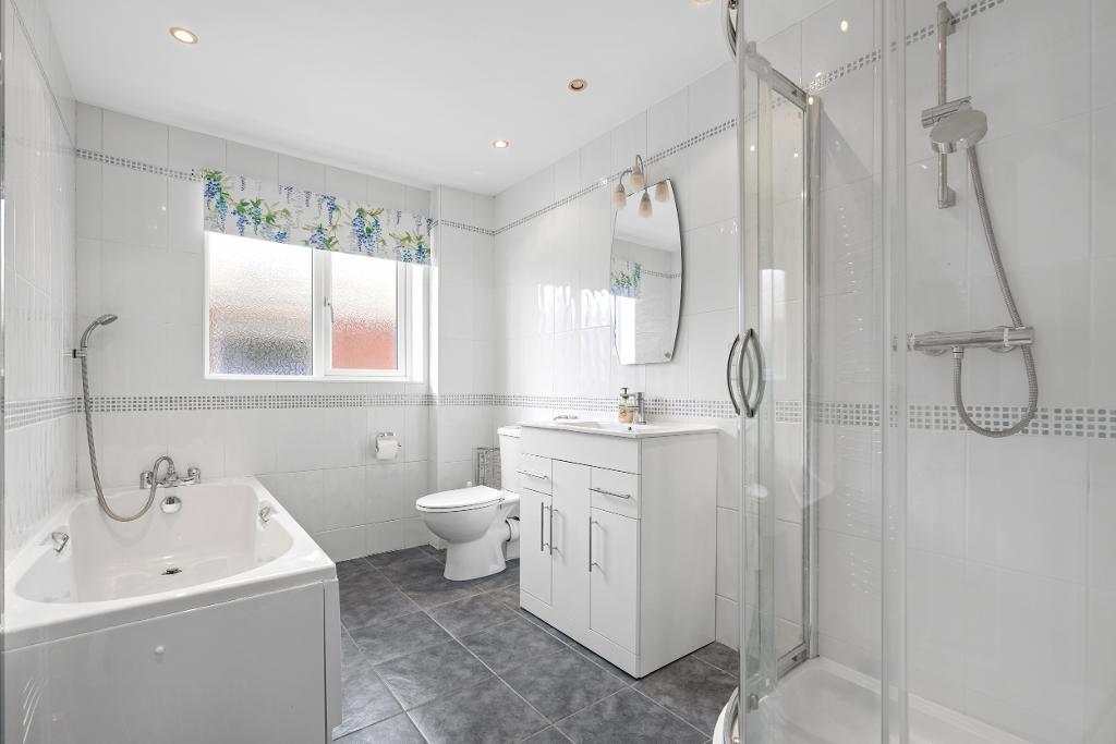 4 Bedroom Detached for Sale in Milton Keynes, MK3 7SH