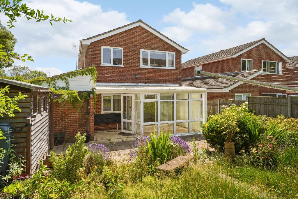 4 Bedroom Detached for Sale in Milton Keynes, MK3 7SH