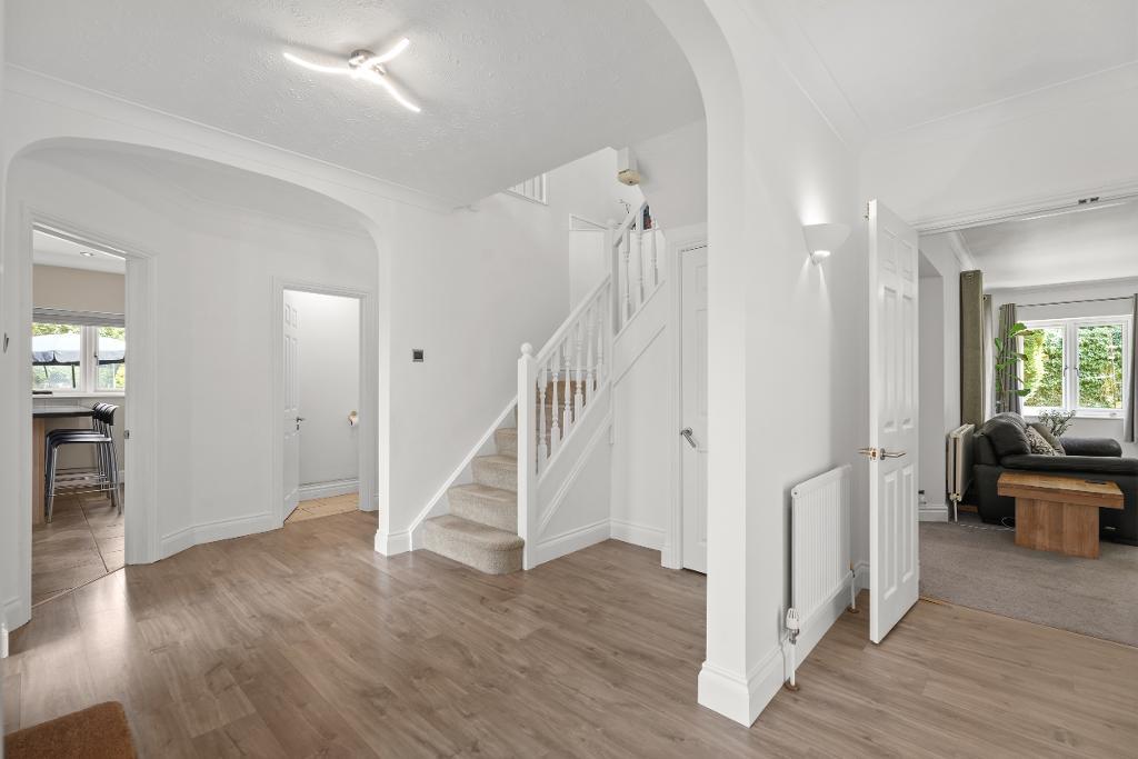 4 Bedroom Detached for Sale in Milton Keynes, MK5 8EH