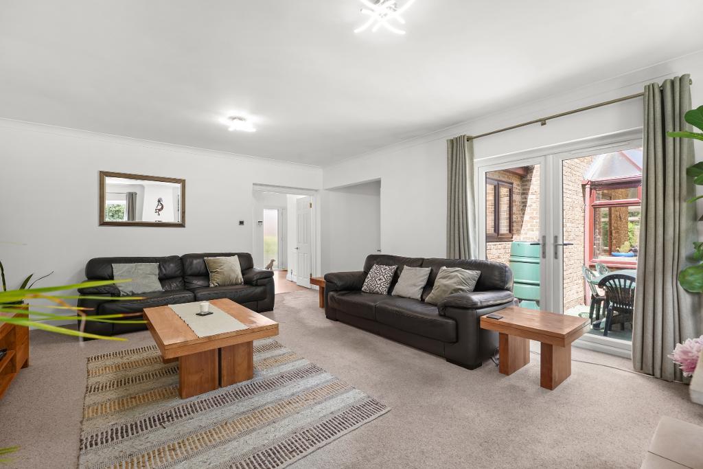4 Bedroom Detached for Sale in Milton Keynes, MK5 8EH