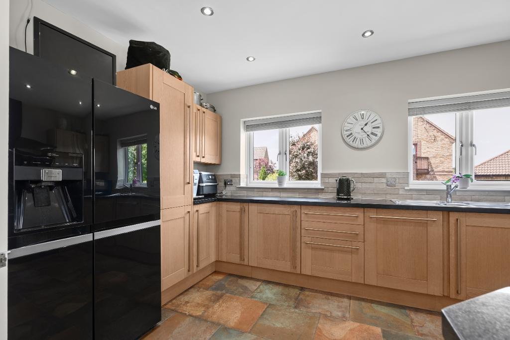 4 Bedroom Detached for Sale in Milton Keynes, MK5 8EH