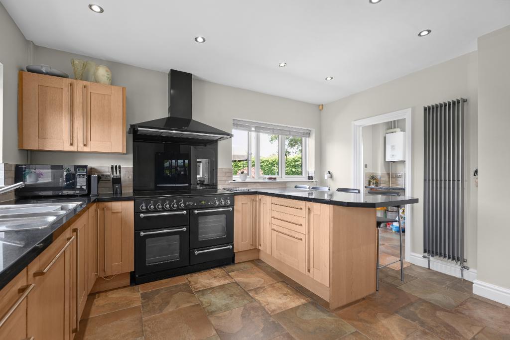 4 Bedroom Detached for Sale in Milton Keynes, MK5 8EH