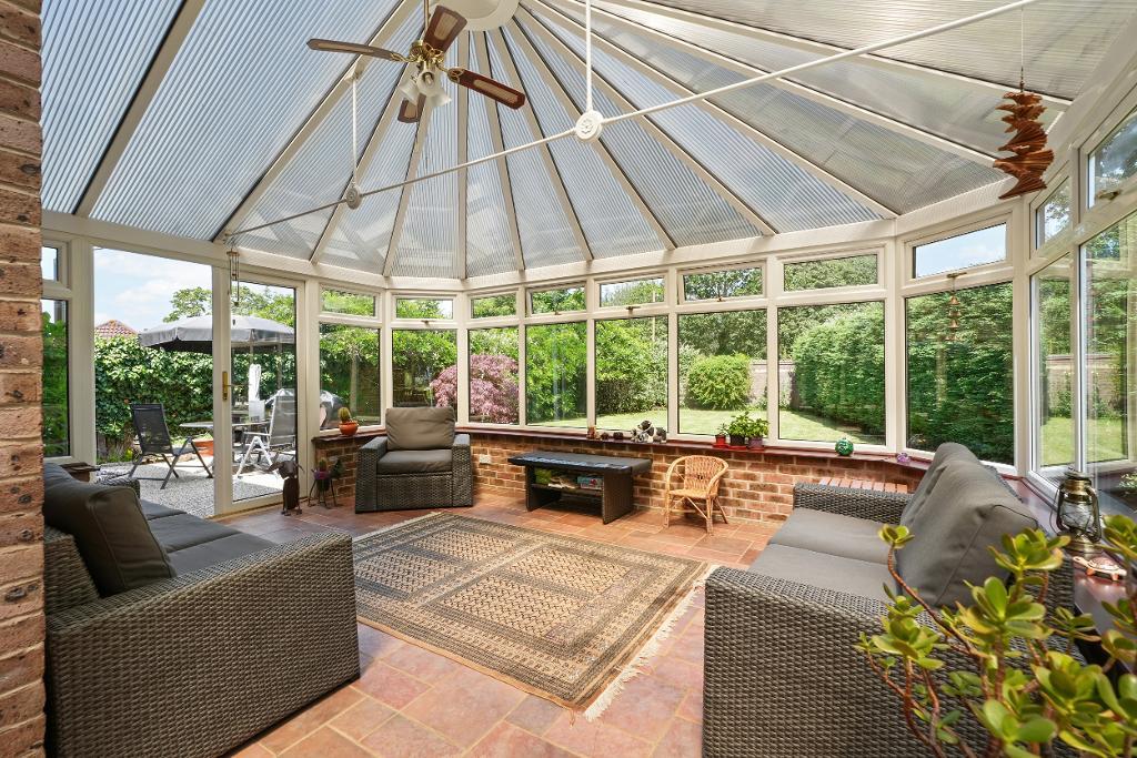 4 Bedroom Detached for Sale in Milton Keynes, MK5 8EH