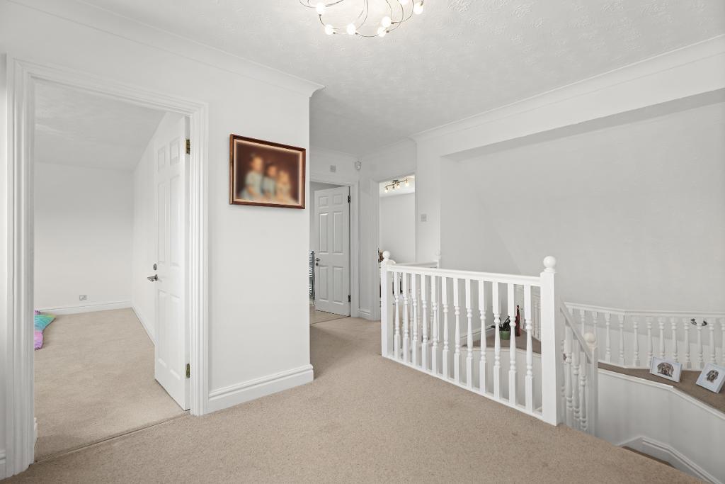 4 Bedroom Detached for Sale in Milton Keynes, MK5 8EH