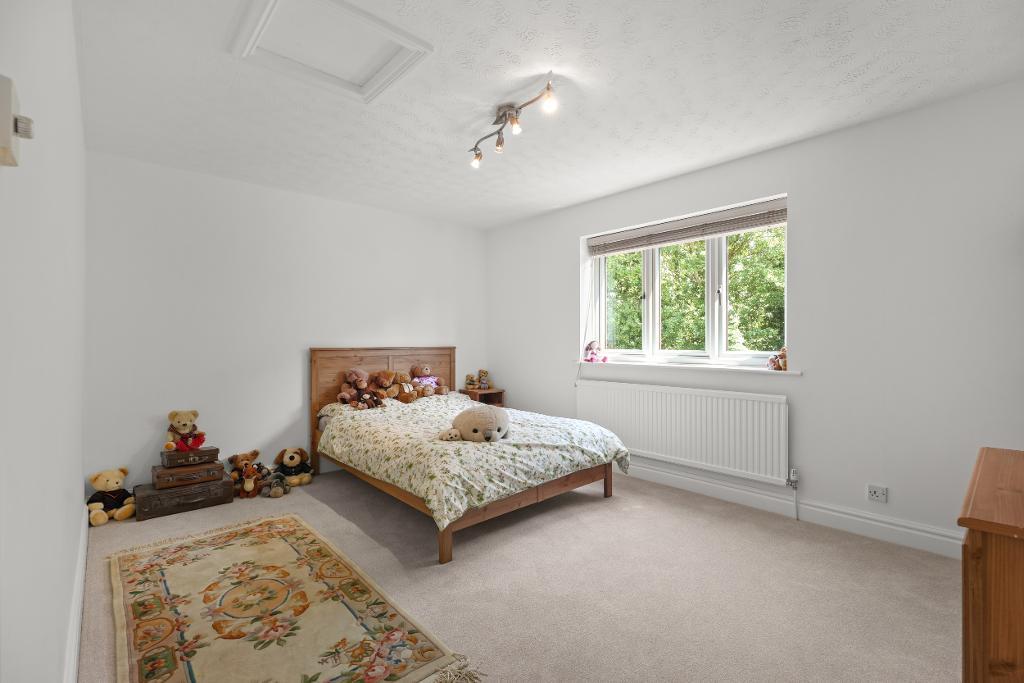 4 Bedroom Detached for Sale in Milton Keynes, MK5 8EH