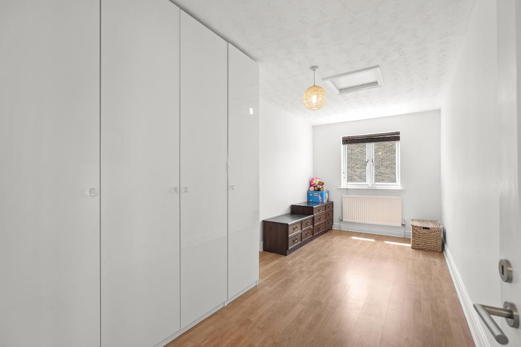 4 Bedroom Detached for Sale in Milton Keynes, MK5 8EH