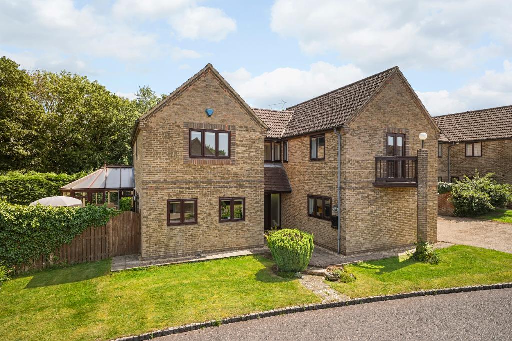 4 Bedroom Detached for Sale in Milton Keynes, MK5 8EH