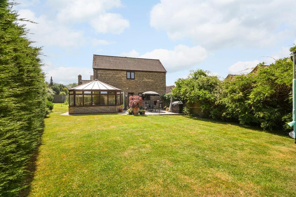 4 Bedroom Detached for Sale in Milton Keynes, MK5 8EH