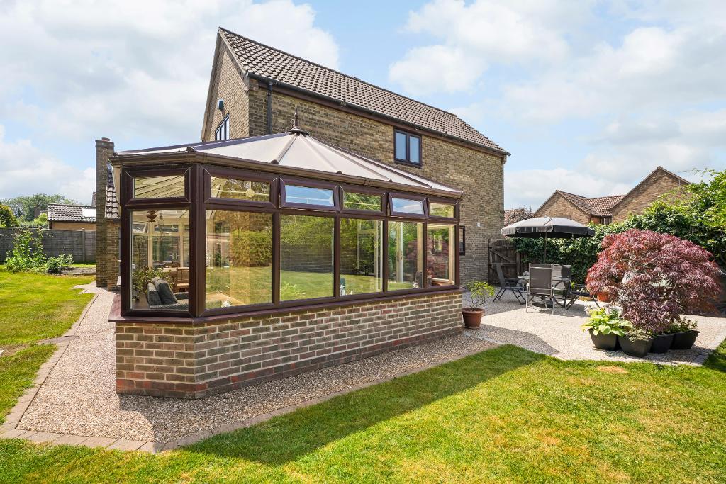 4 Bedroom Detached for Sale in Milton Keynes, MK5 8EH