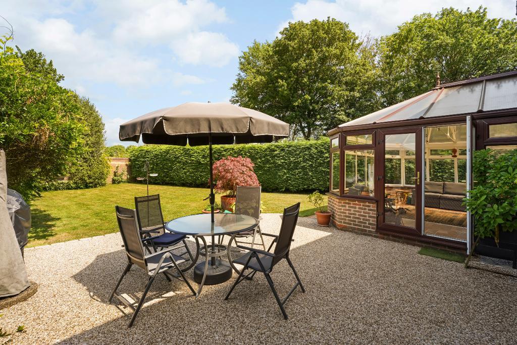 4 Bedroom Detached for Sale in Milton Keynes, MK5 8EH