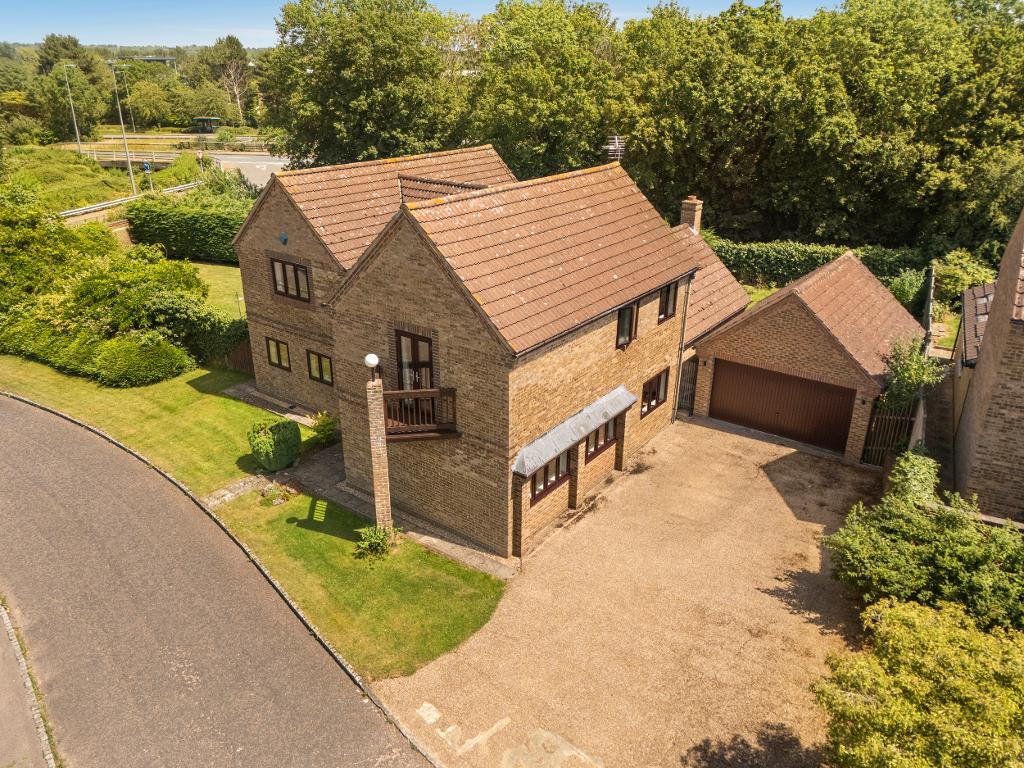 4 Bedroom Detached for Sale in Milton Keynes, MK5 8EH
