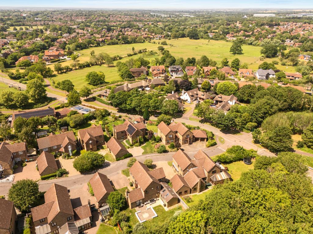 4 Bedroom Detached for Sale in Milton Keynes, MK5 8EH