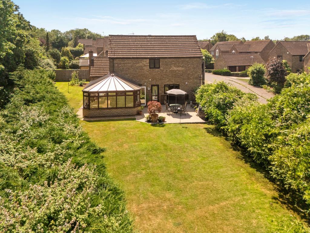 4 Bedroom Detached for Sale in Milton Keynes, MK5 8EH