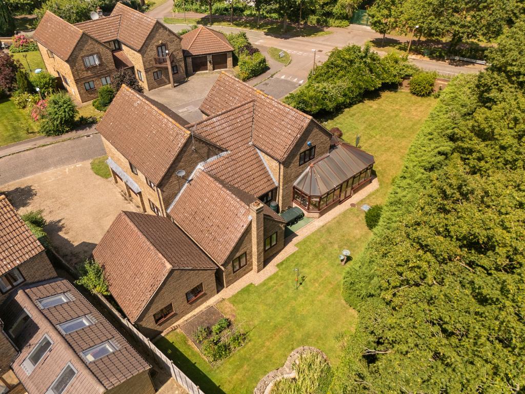 4 Bedroom Detached for Sale in Milton Keynes, MK5 8EH
