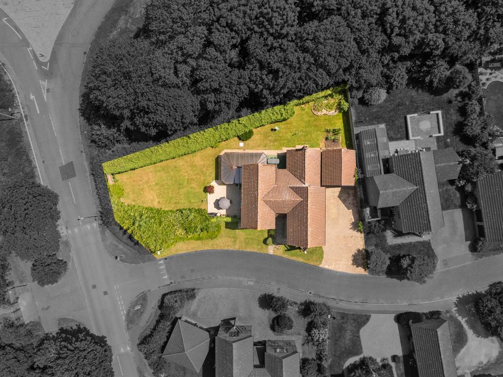 4 Bedroom Detached for Sale in Milton Keynes, MK5 8EH