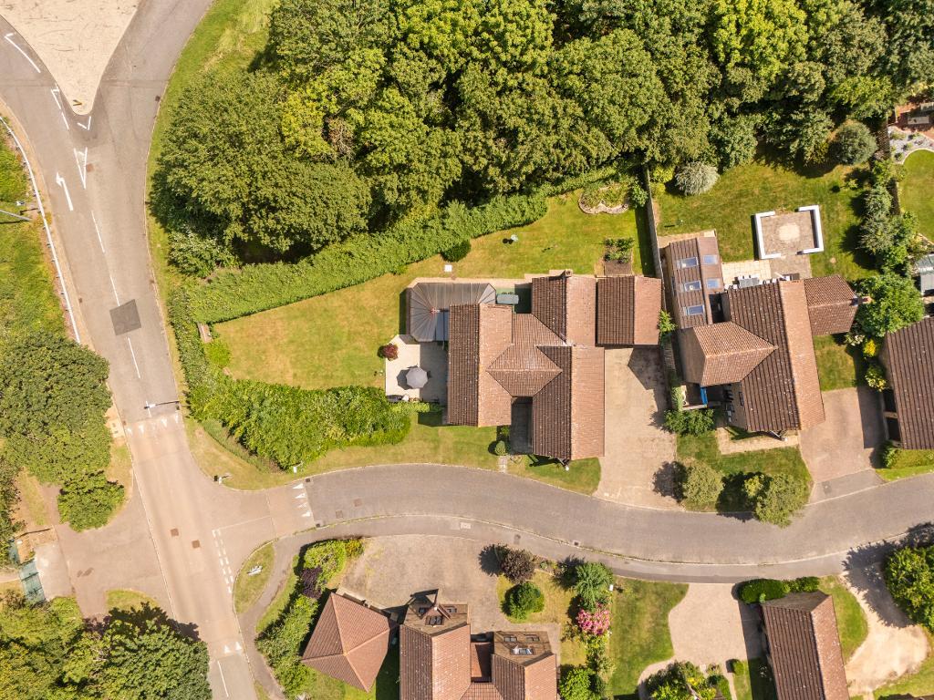 4 Bedroom Detached for Sale in Milton Keynes, MK5 8EH