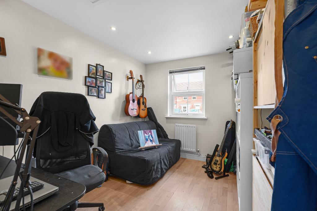 3 Bedroom Semi-Detached for Sale in Milton Keynes, MK8 0NS