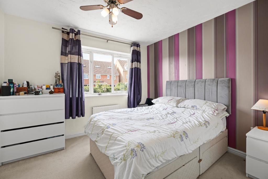 3 Bedroom Semi-Detached for Sale in Milton Keynes, MK8 0NS