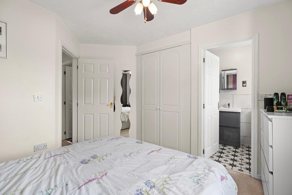 3 Bedroom Semi-Detached for Sale in Milton Keynes, MK8 0NS