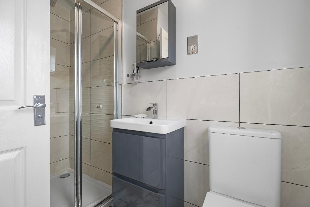 3 Bedroom Semi-Detached for Sale in Milton Keynes, MK8 0NS