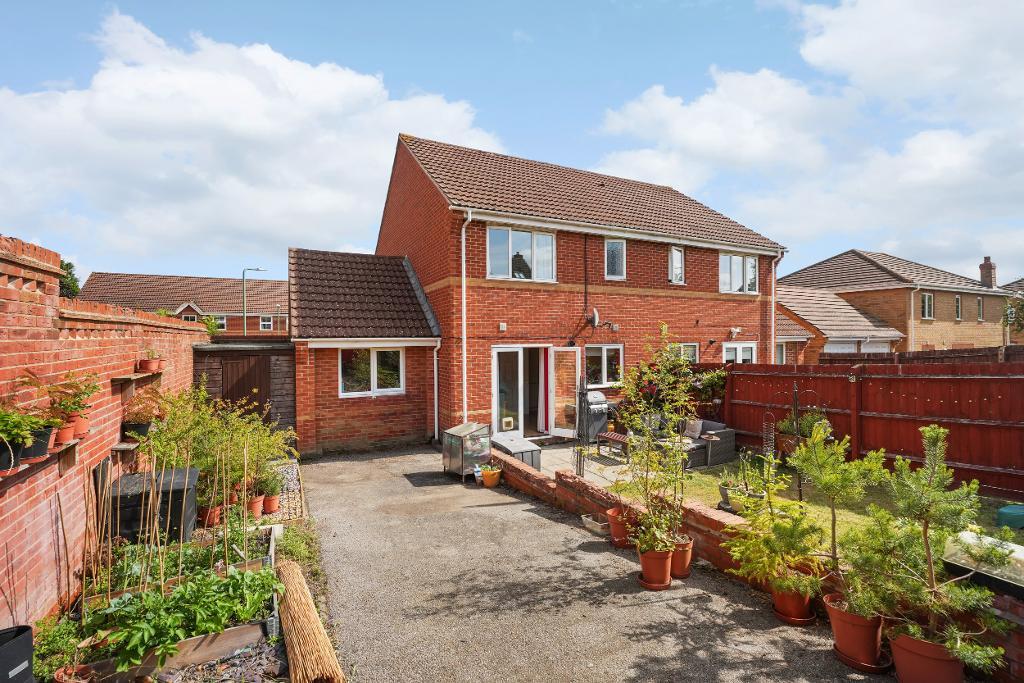 3 Bedroom Semi-Detached for Sale in Milton Keynes, MK8 0NS