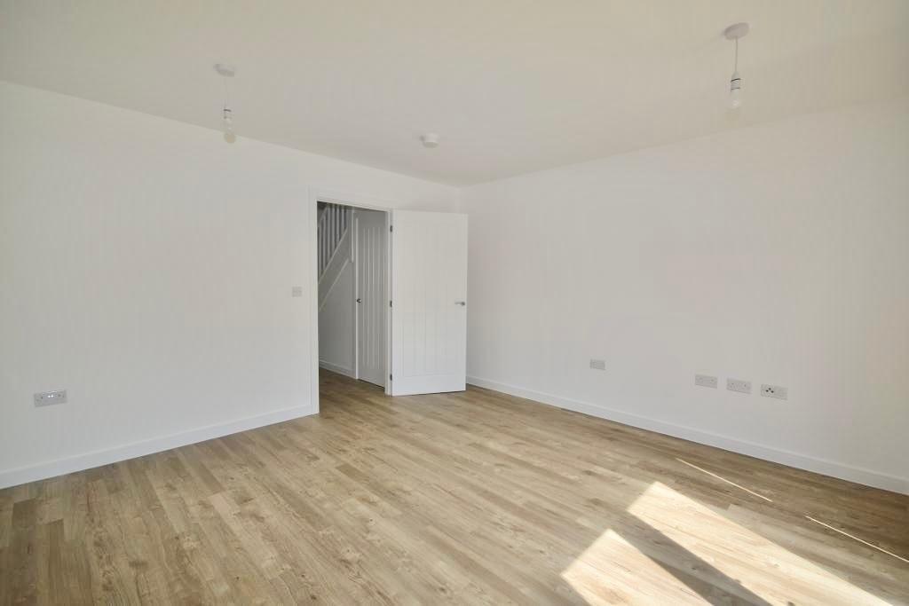 2 Bedroom Semi-Detached to Rent in Milton Keynes, MK12 6BU