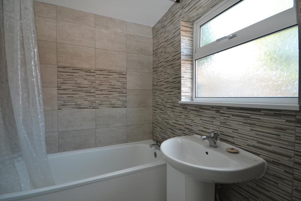 3 Bedroom Detached for Sale in Milton Keynes, MK5 6AP